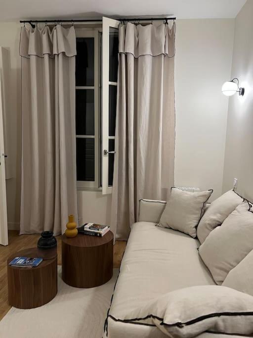 Marais - Unique Duplex Decorated With Taste Apartment Париж Екстериор снимка