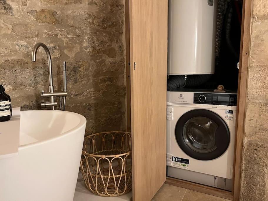 Marais - Unique Duplex Decorated With Taste Apartment Париж Екстериор снимка