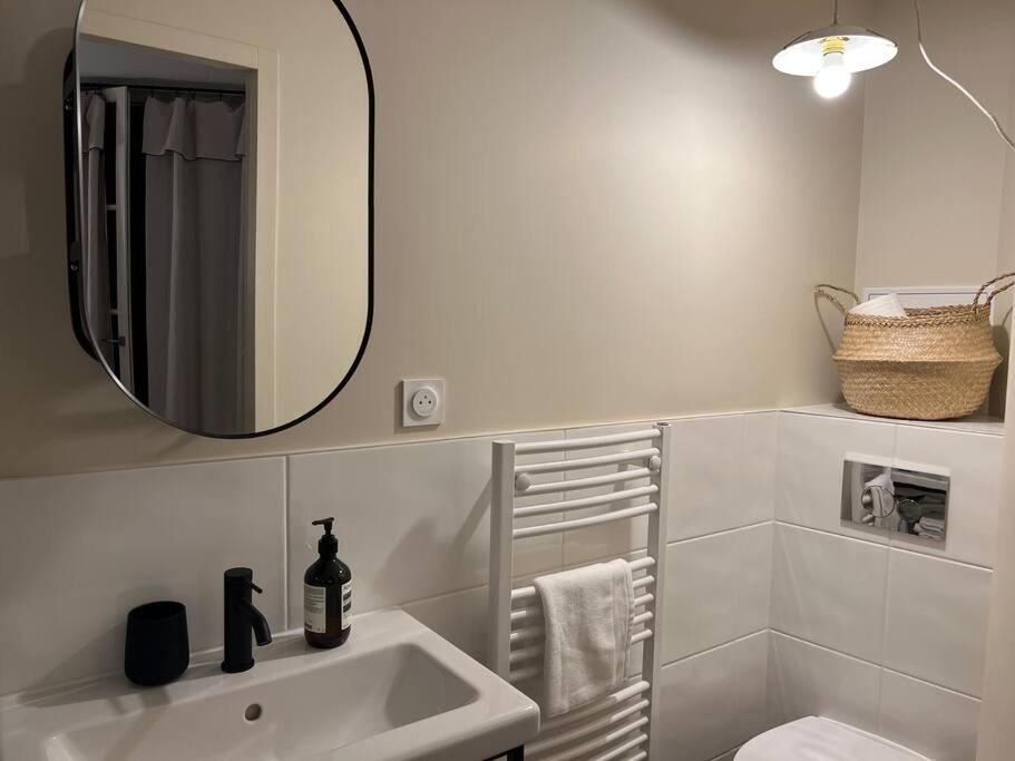 Marais - Unique Duplex Decorated With Taste Apartment Париж Екстериор снимка